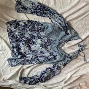 Blue sleeved top